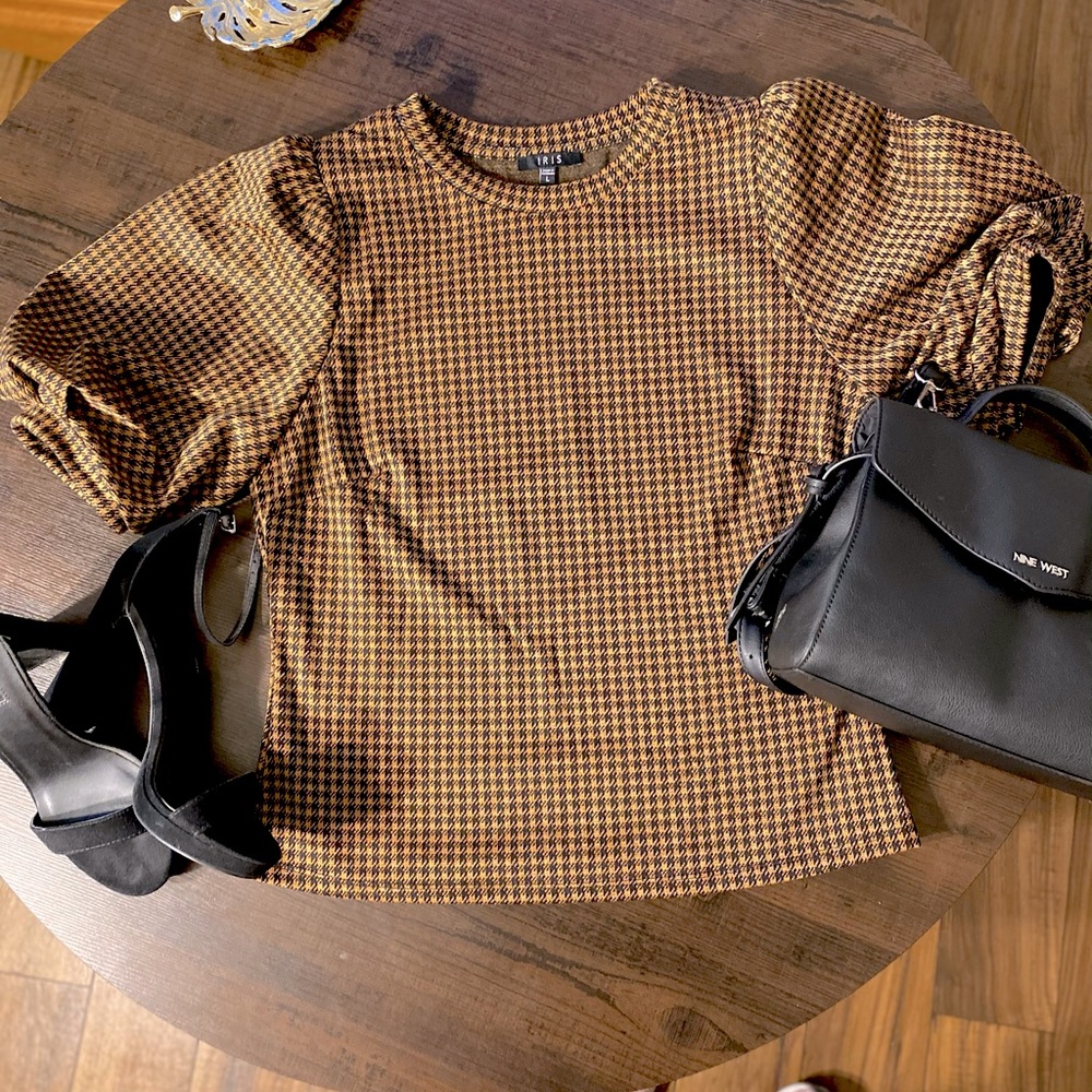 Flared sleeved shirt